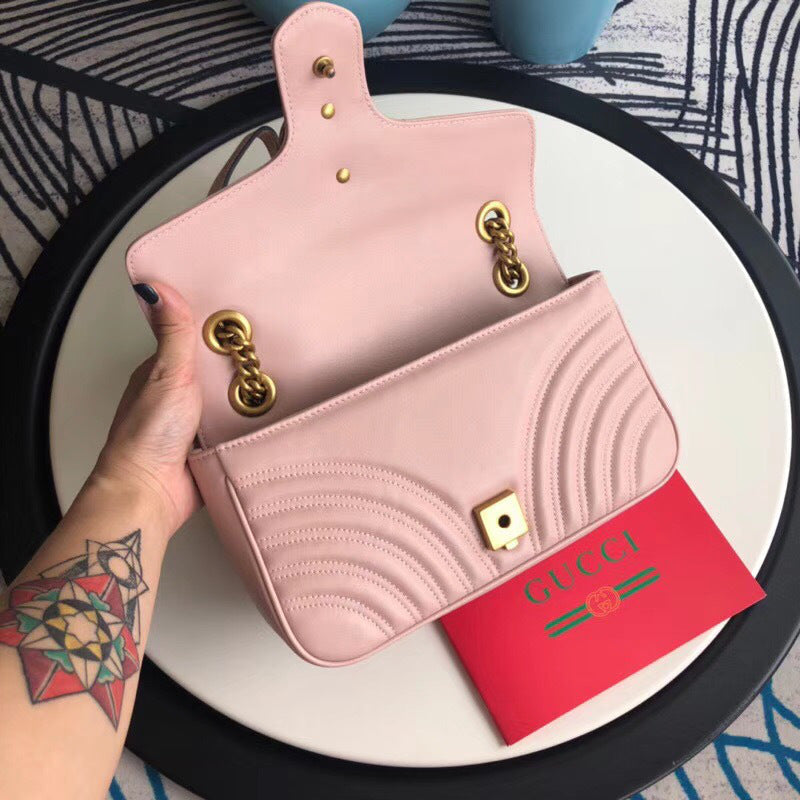 Gucci Marmont matelass¨¦ shoulder bag in Pink