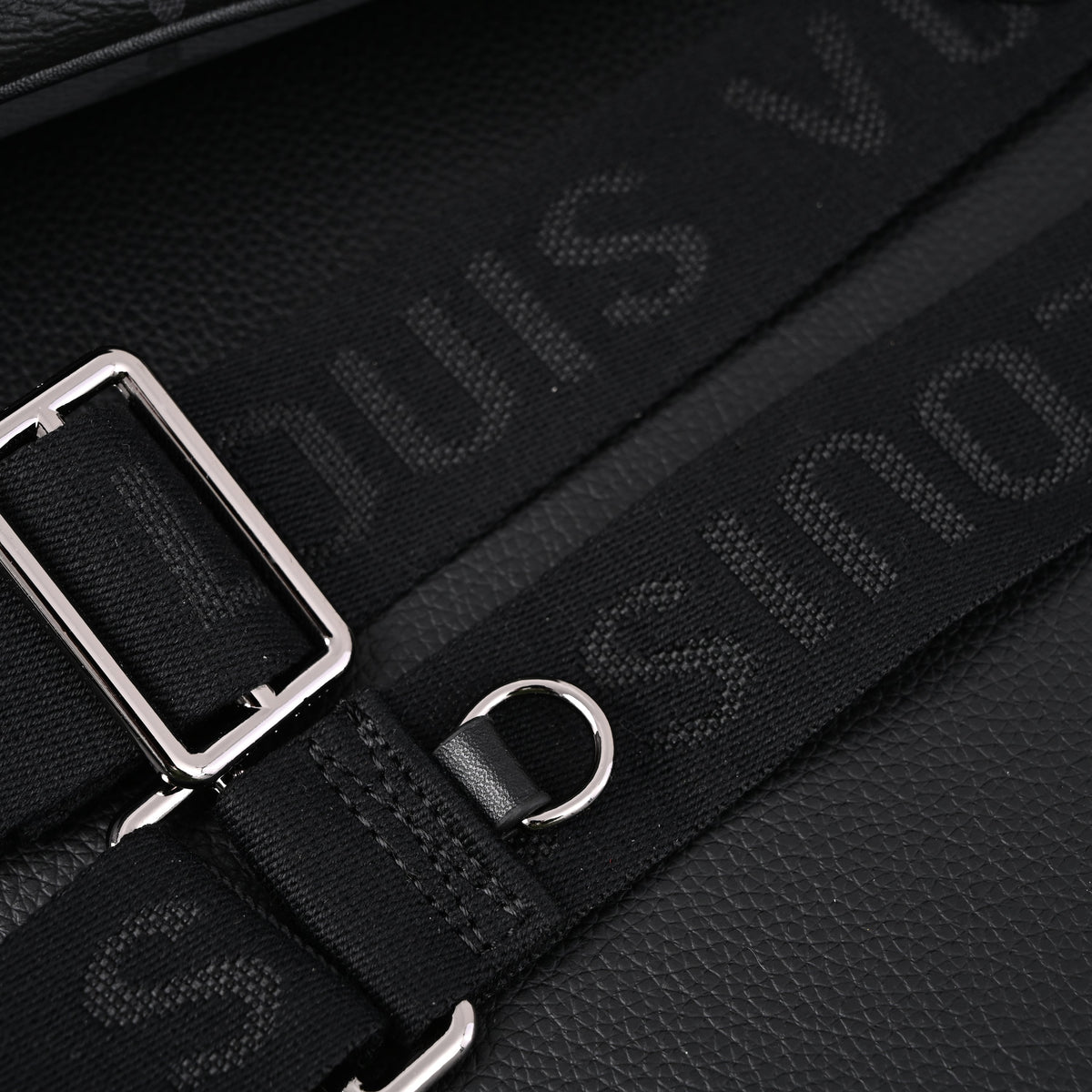 Louis Vuitton Discovery Pochette MM – Monogram Eclipse