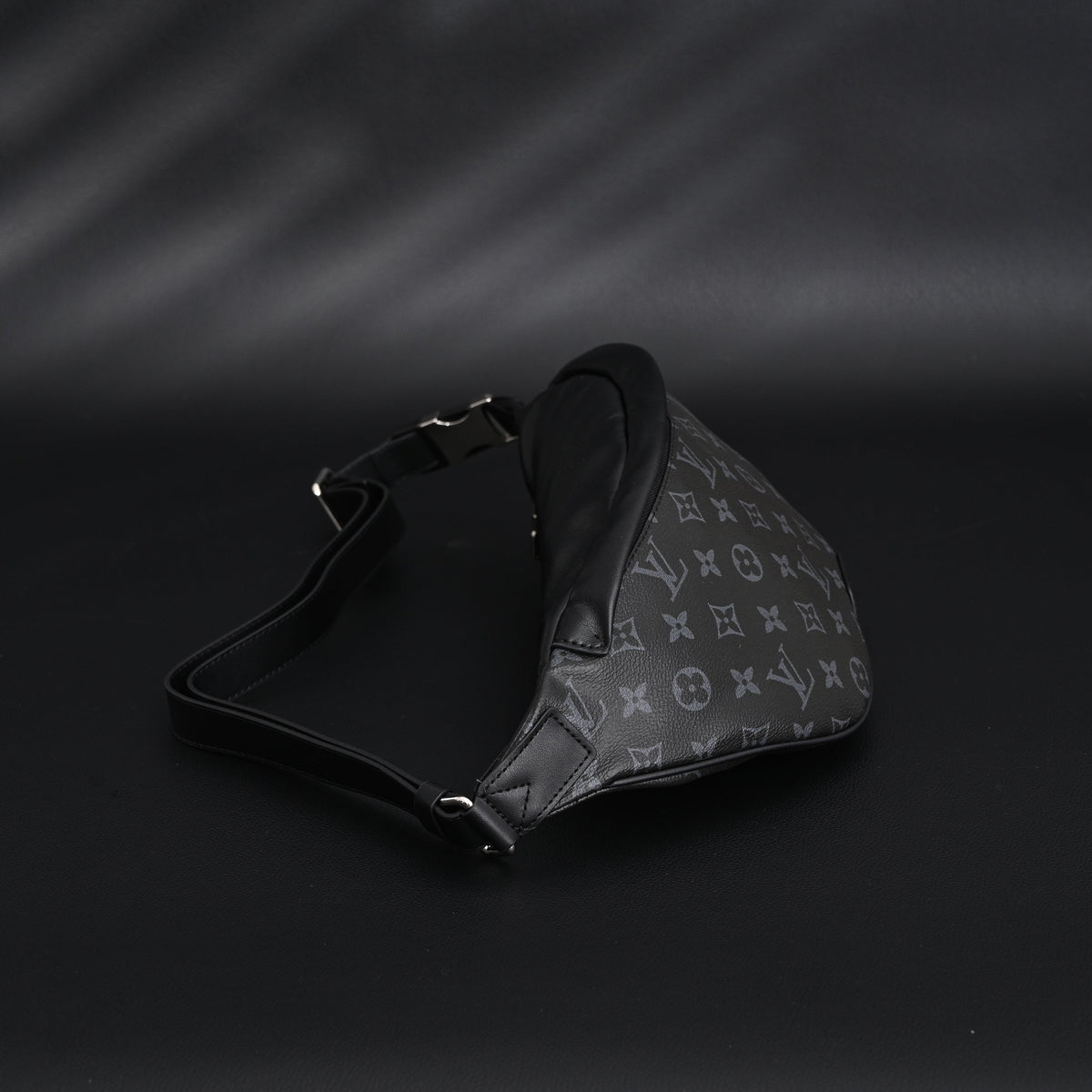 Louis Vuitton Discovery Bumbag – Monogram Eclipse
