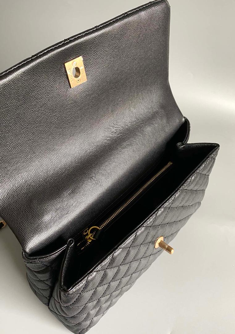 Chanel medium flap Bag black With Coco Handle