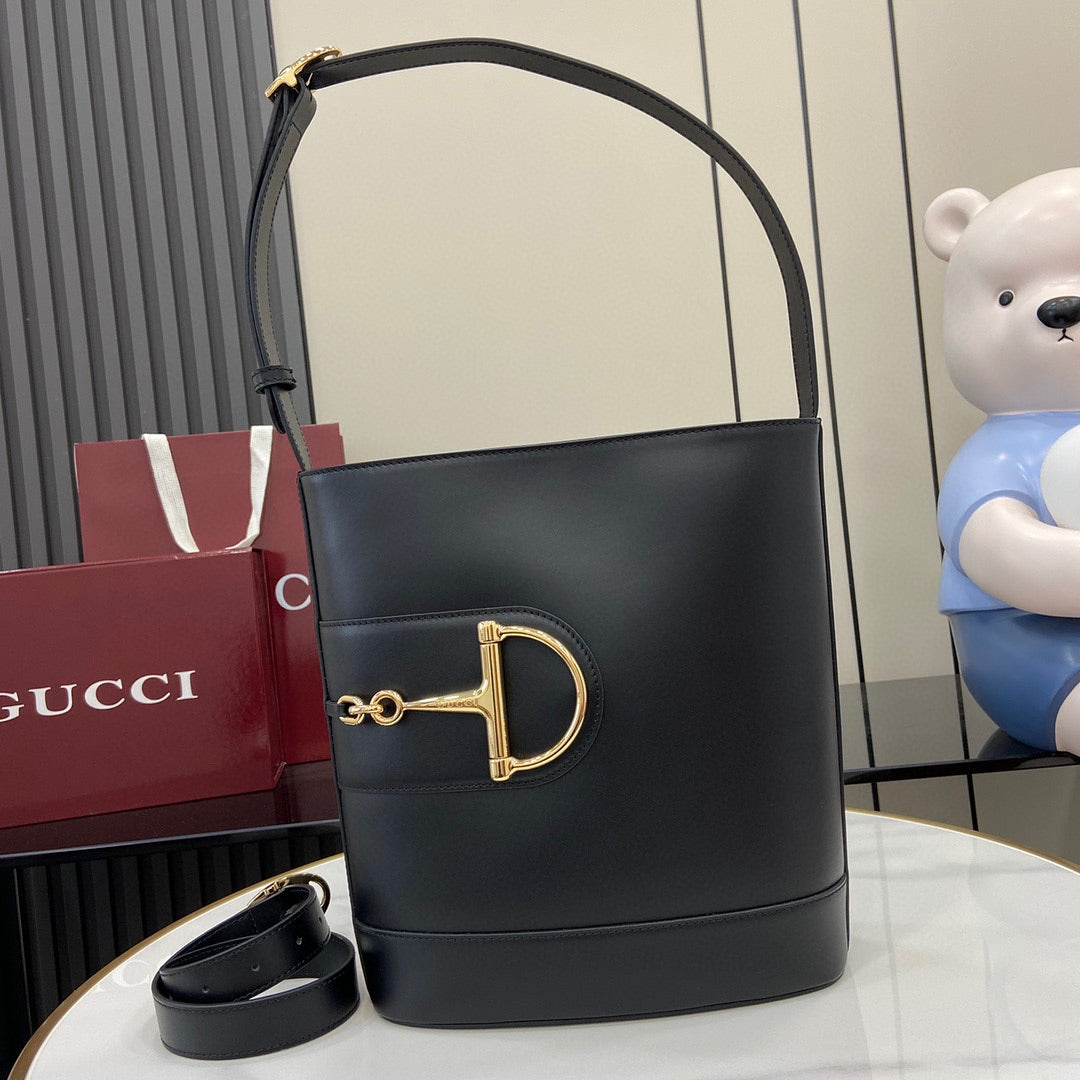 GUCCI small horsebit embellished leather bucket bag